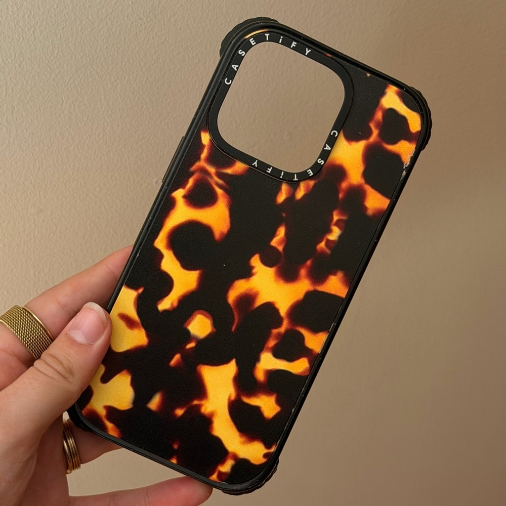 CASETiFY iPhone 16 pro Tortoiseshell iPhone Case – Black & Amber